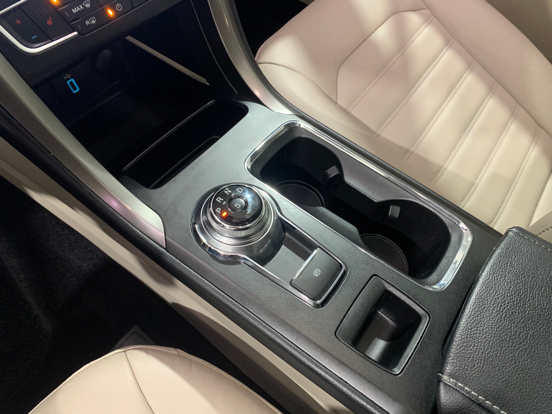 Used-2017-Ford-Fusion-SE-FWD