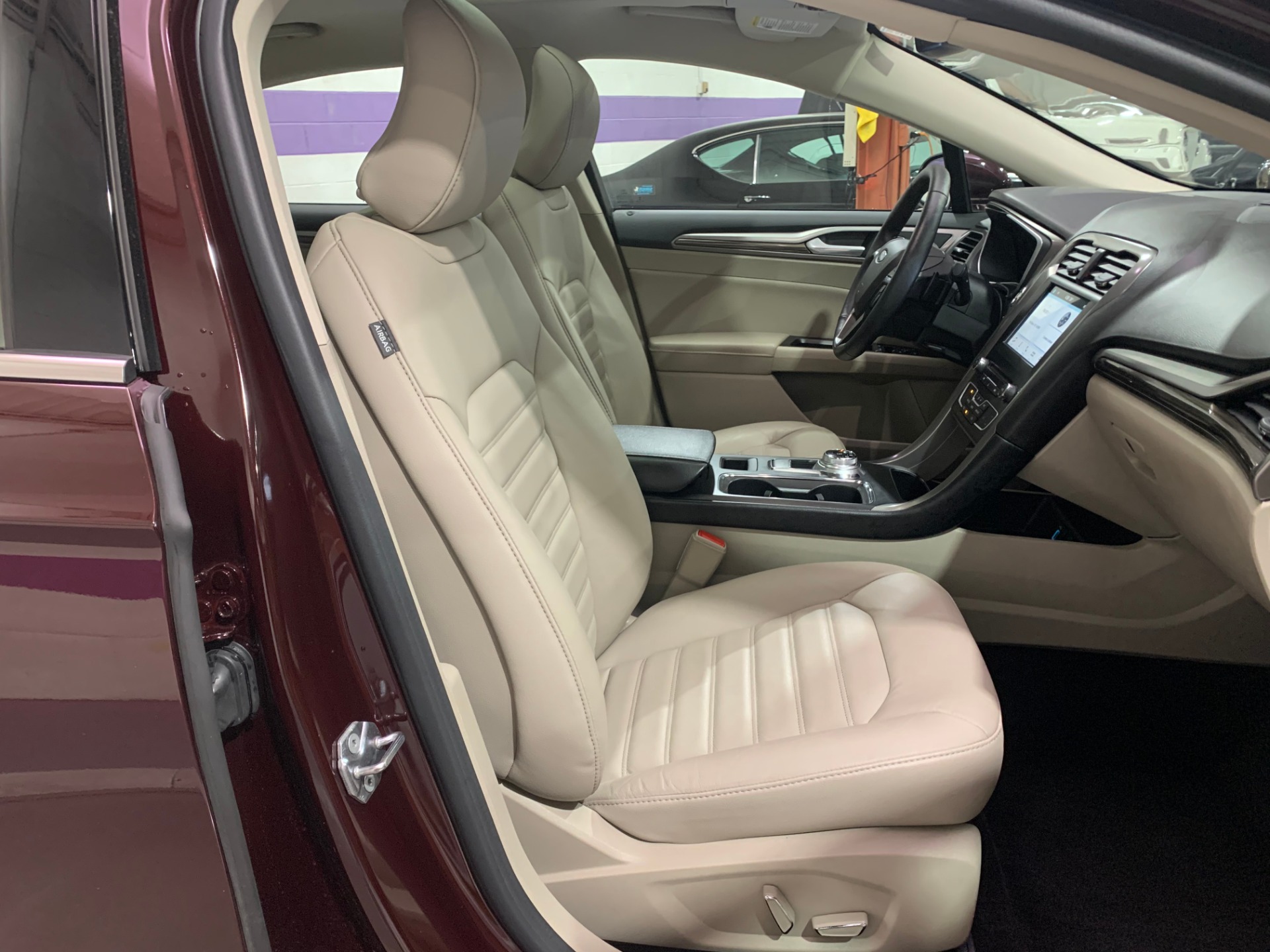 Used-2017-Ford-Fusion-SE-FWD