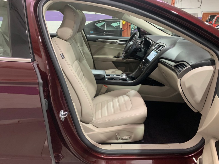 Used-2017-Ford-Fusion-SE-FWD
