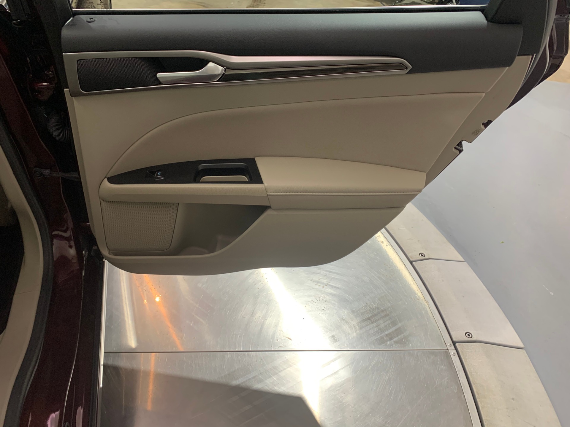 Used-2017-Ford-Fusion-SE-FWD