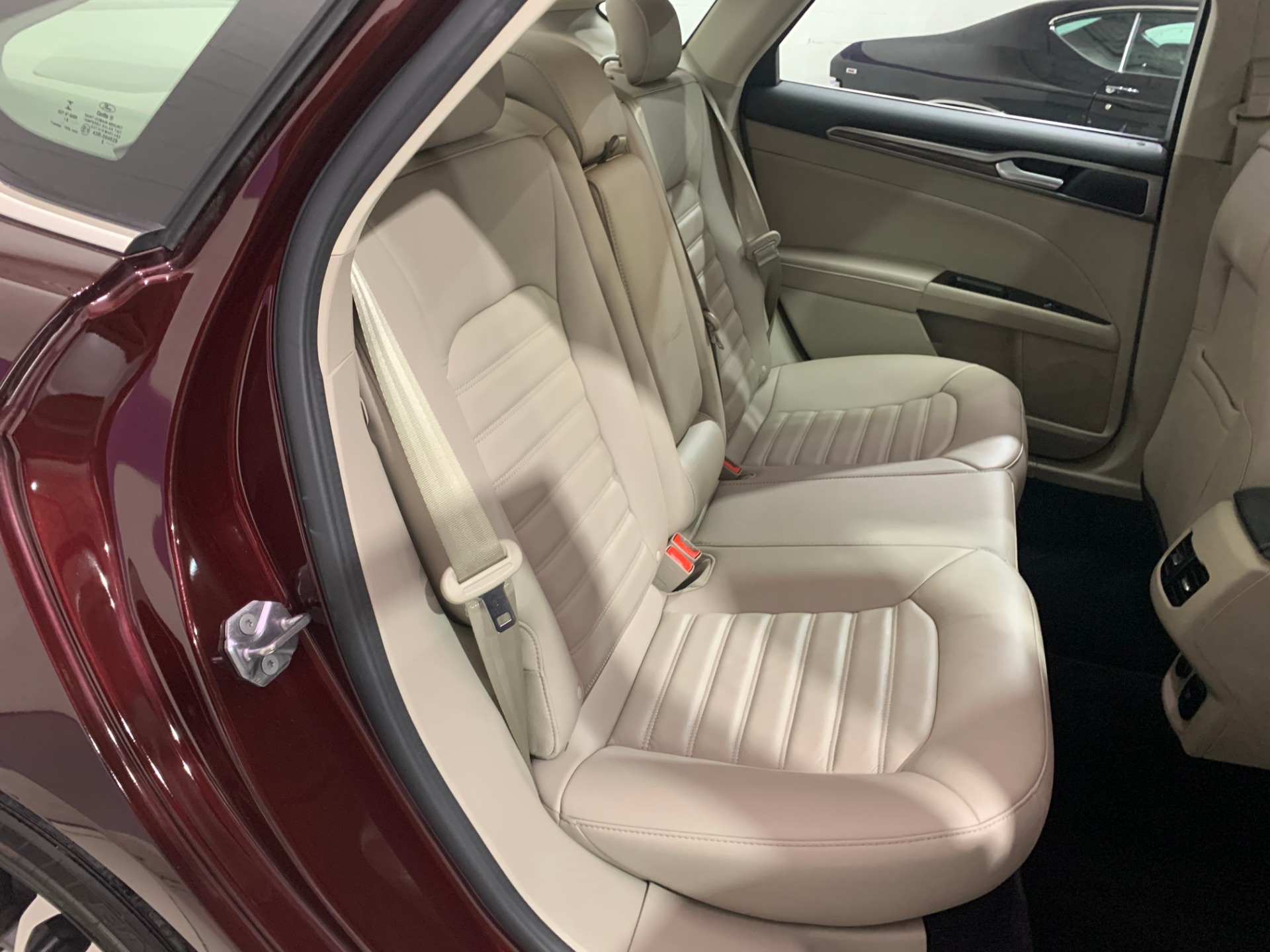 Used-2017-Ford-Fusion-SE-FWD