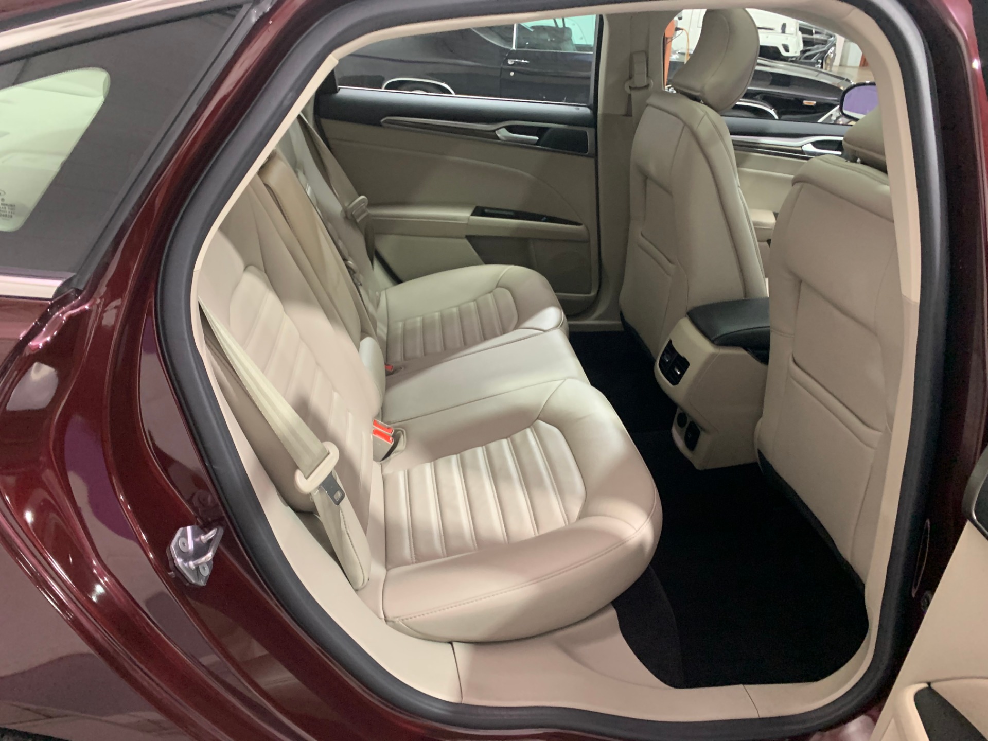 Used-2017-Ford-Fusion-SE-FWD