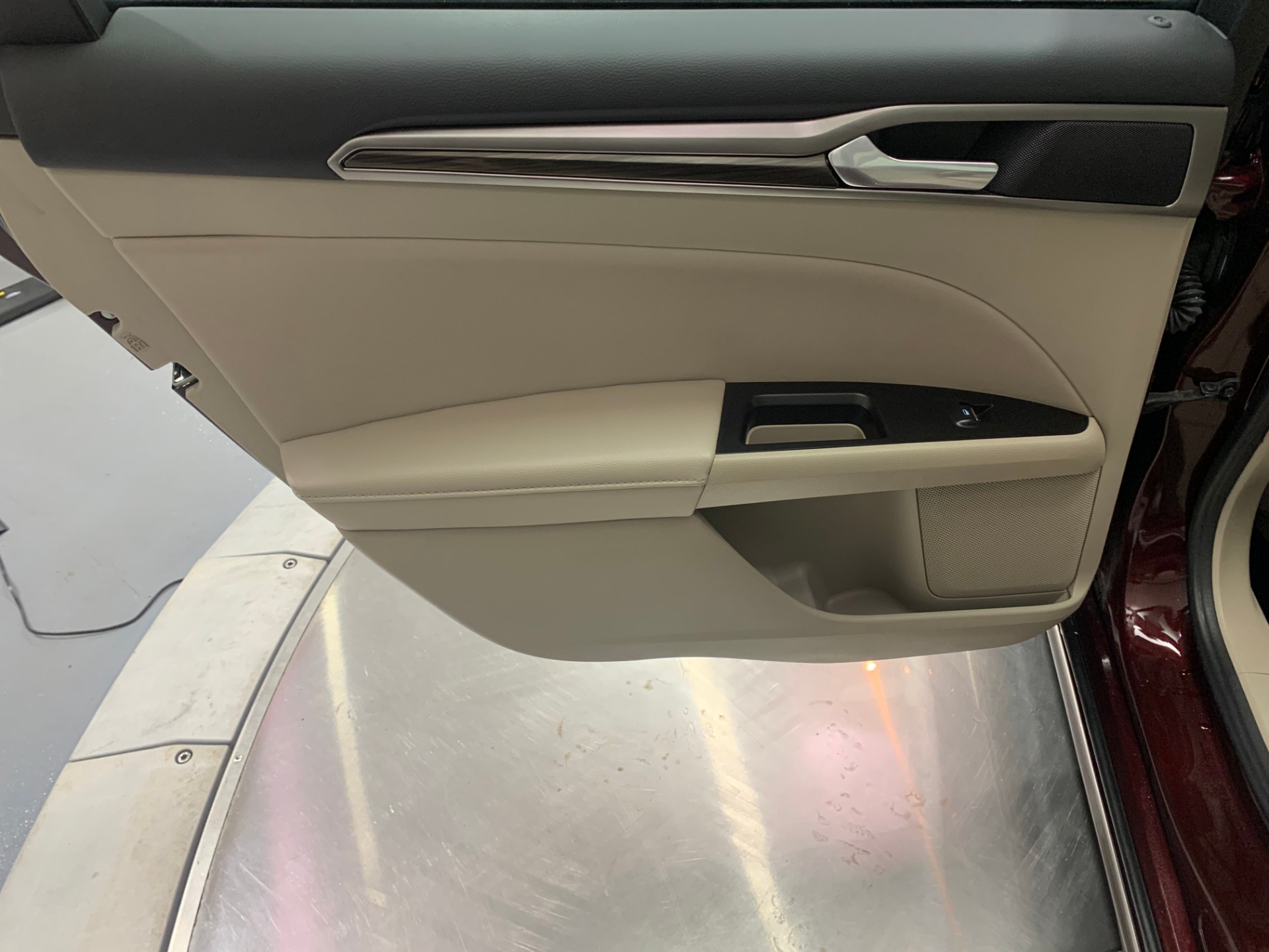 Used-2017-Ford-Fusion-SE-FWD