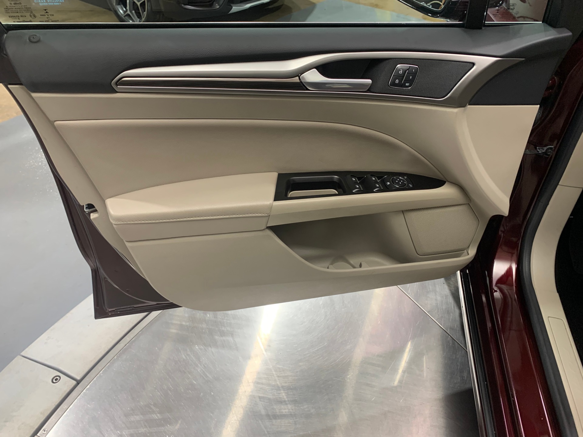 Used-2017-Ford-Fusion-SE-FWD