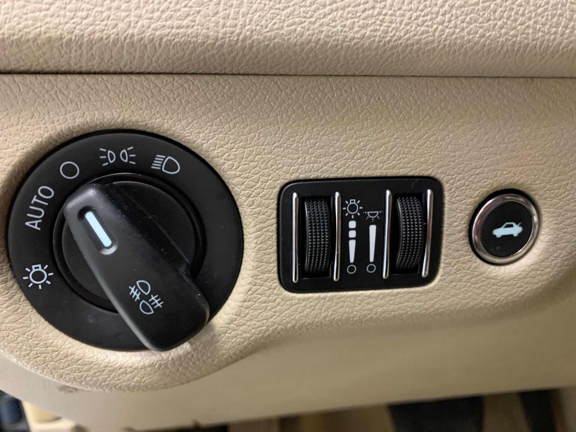 Used-2011-Chrysler-300-C-RWD