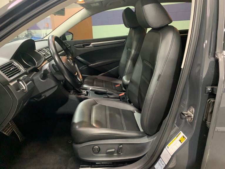 Used-2017-Volkswagen-Passat-18T-R-Line-W/-Comfort-FWD