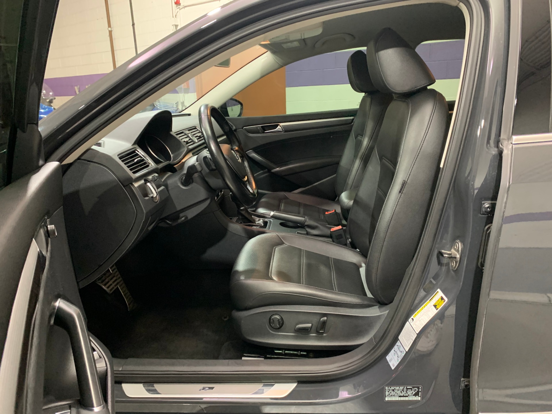 Used-2017-Volkswagen-Passat-18T-R-Line-W/-Comfort-FWD