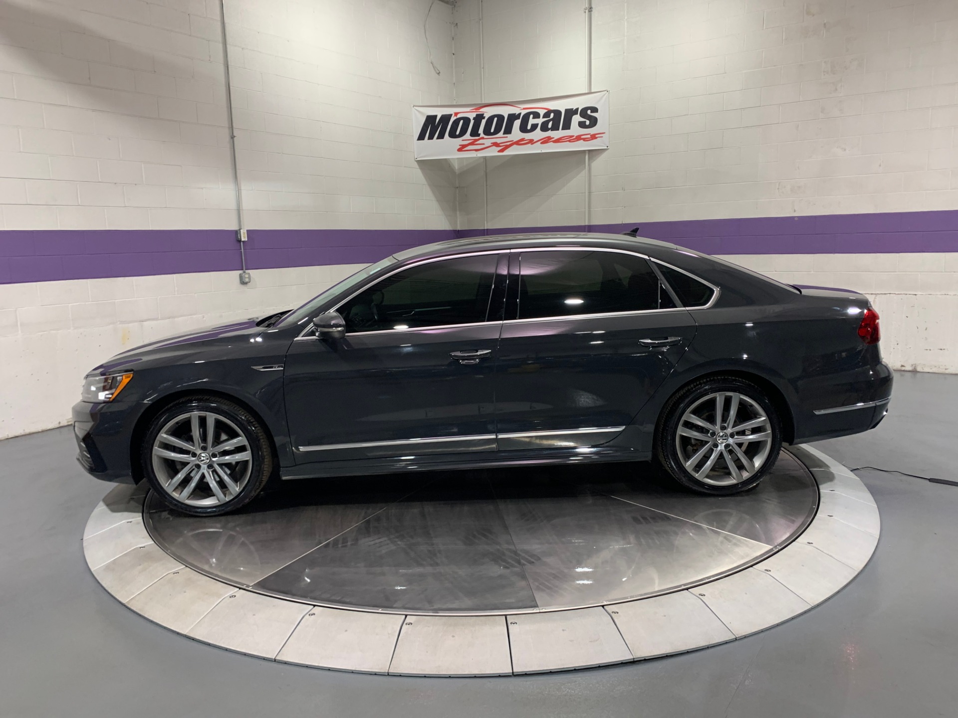 Used-2017-Volkswagen-Passat-18T-R-Line-W/-Comfort-FWD