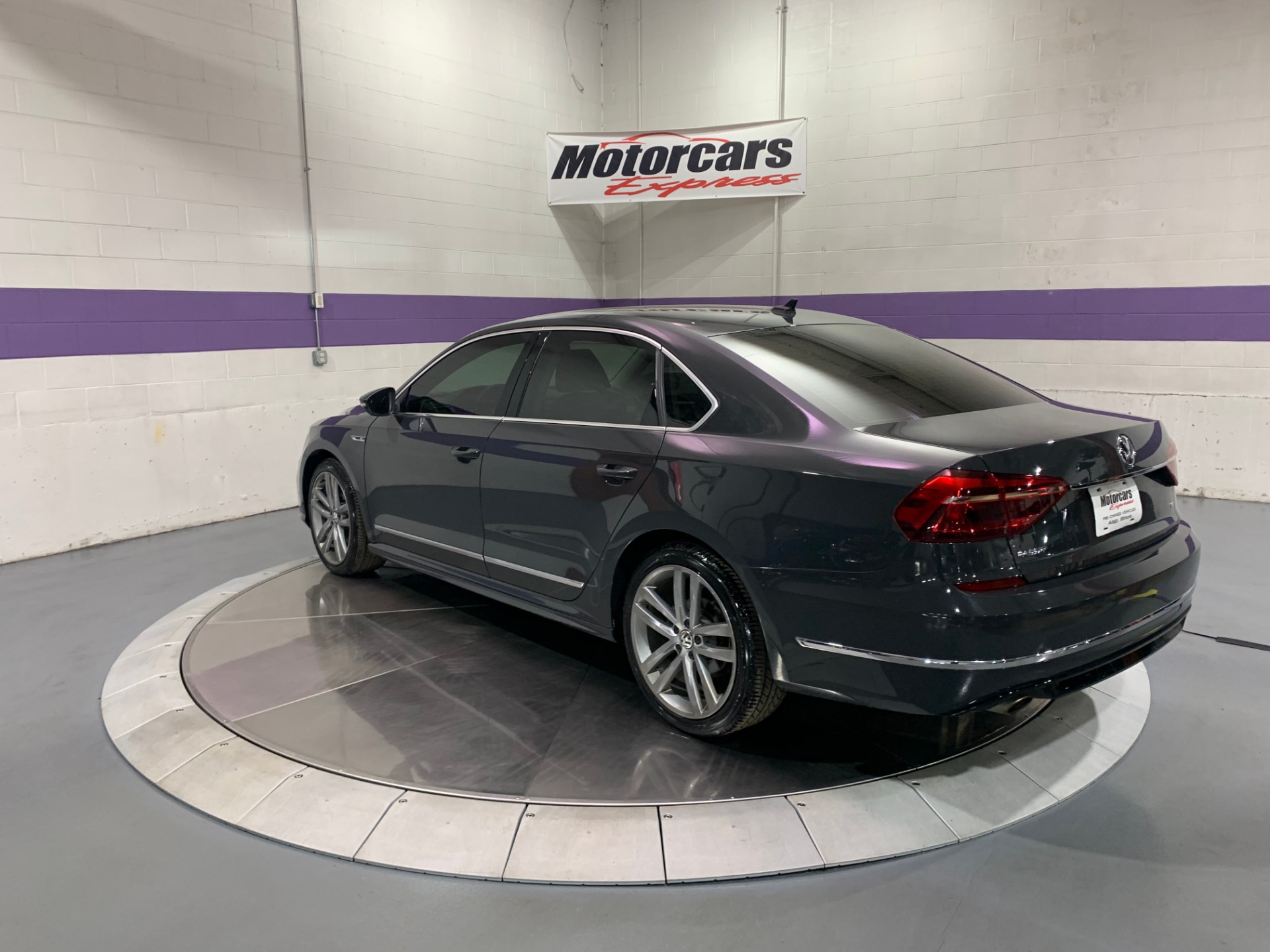 Used-2017-Volkswagen-Passat-18T-R-Line-W/-Comfort-FWD
