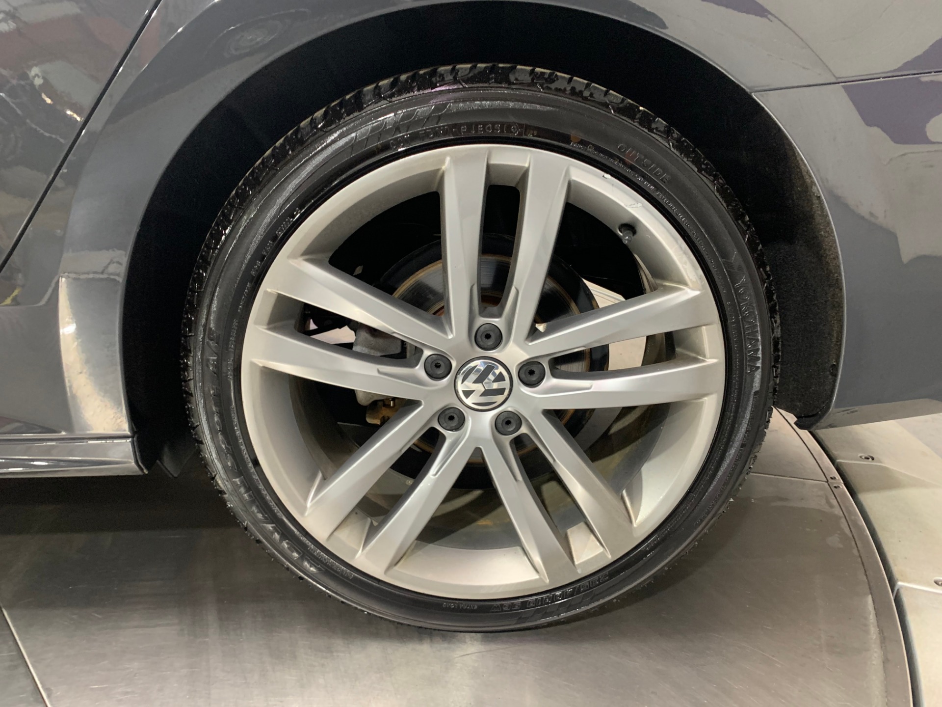Used-2017-Volkswagen-Passat-18T-R-Line-W/-Comfort-FWD