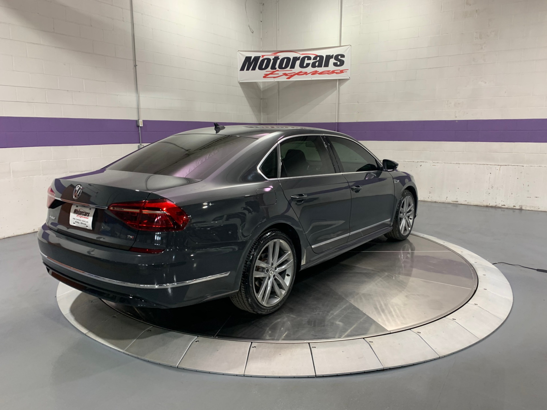 Used-2017-Volkswagen-Passat-18T-R-Line-W/-Comfort-FWD