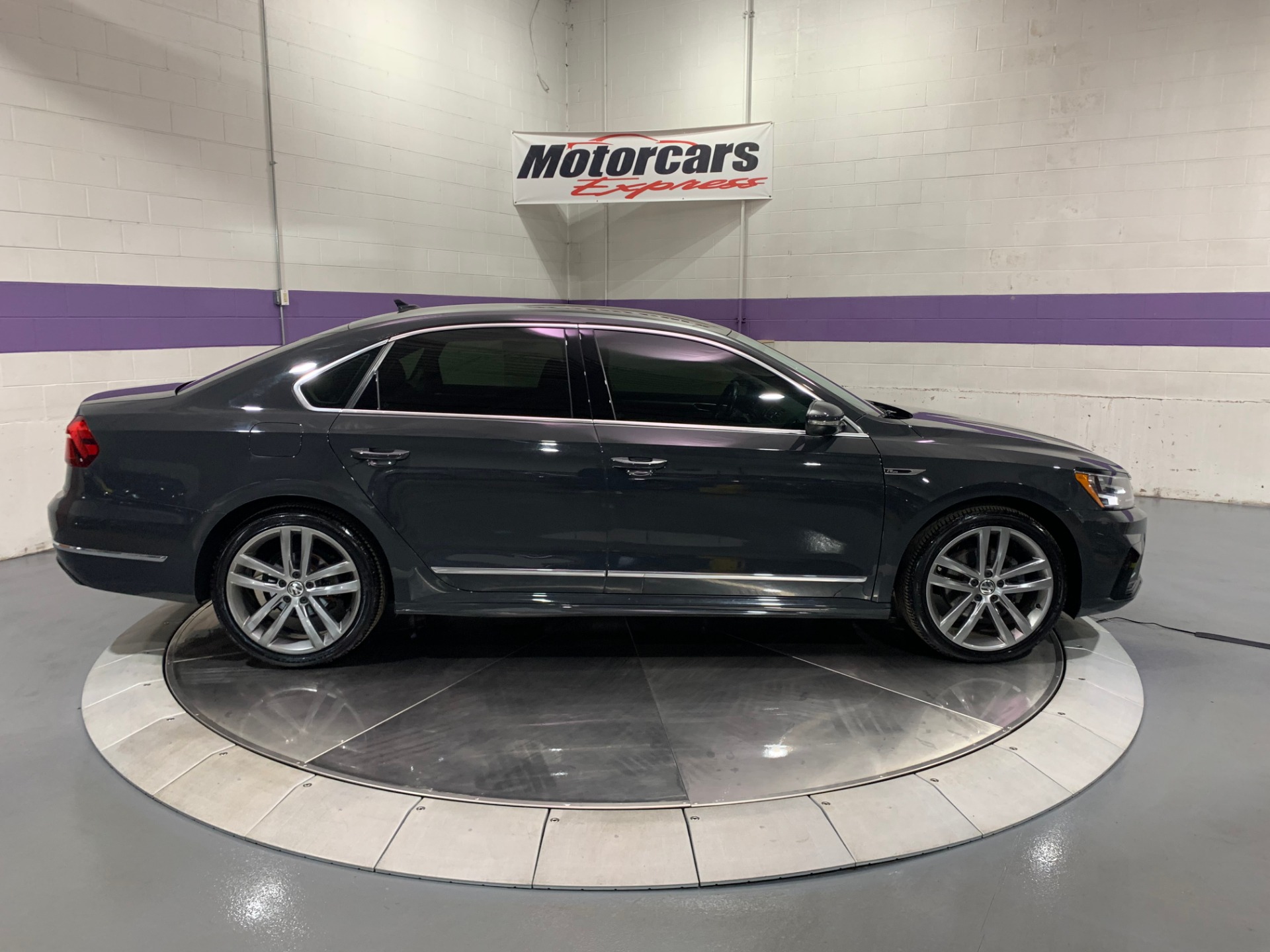 Used-2017-Volkswagen-Passat-18T-R-Line-W/-Comfort-FWD