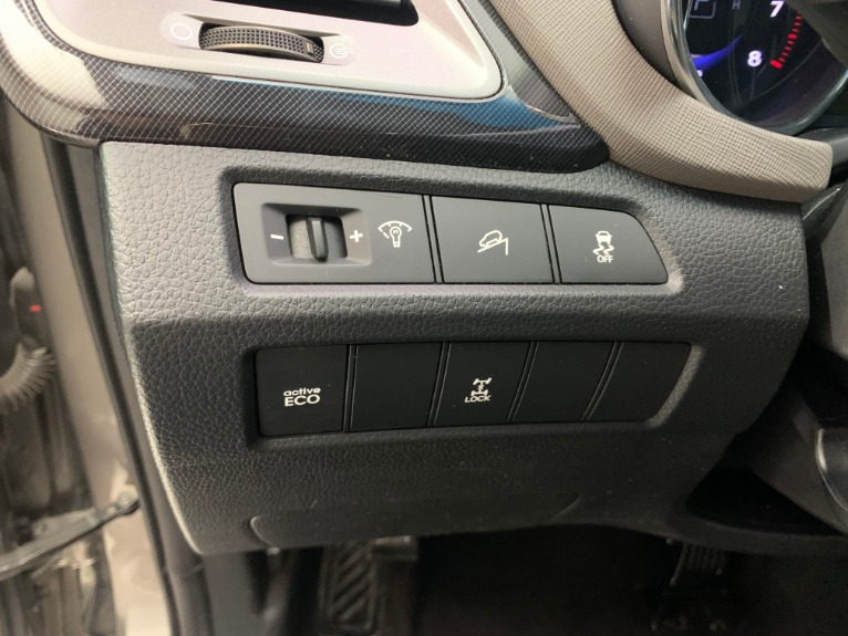 Used-2013-Hyundai-Santa-Fe-Sport-24L-AWD