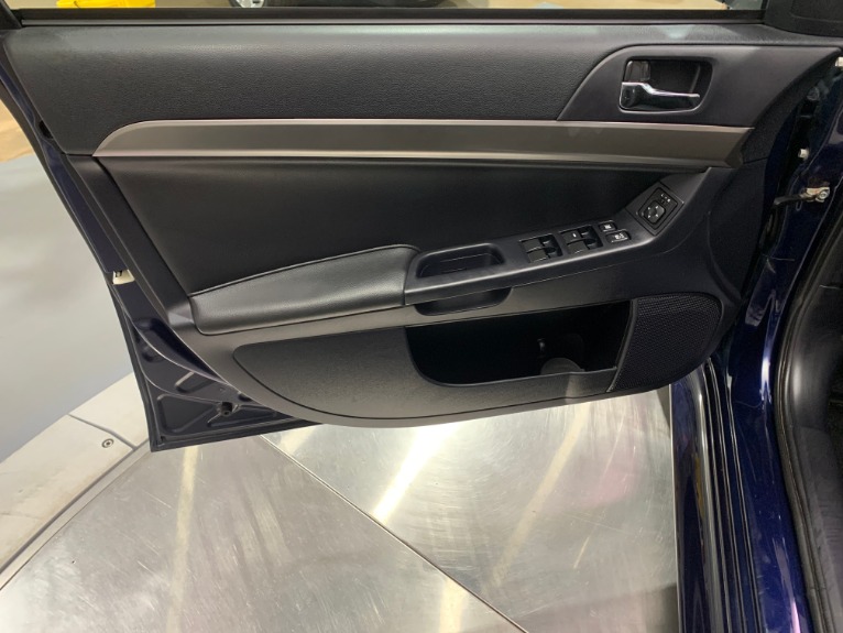 Used-2014-Mitsubishi-Lancer-ES-FWD