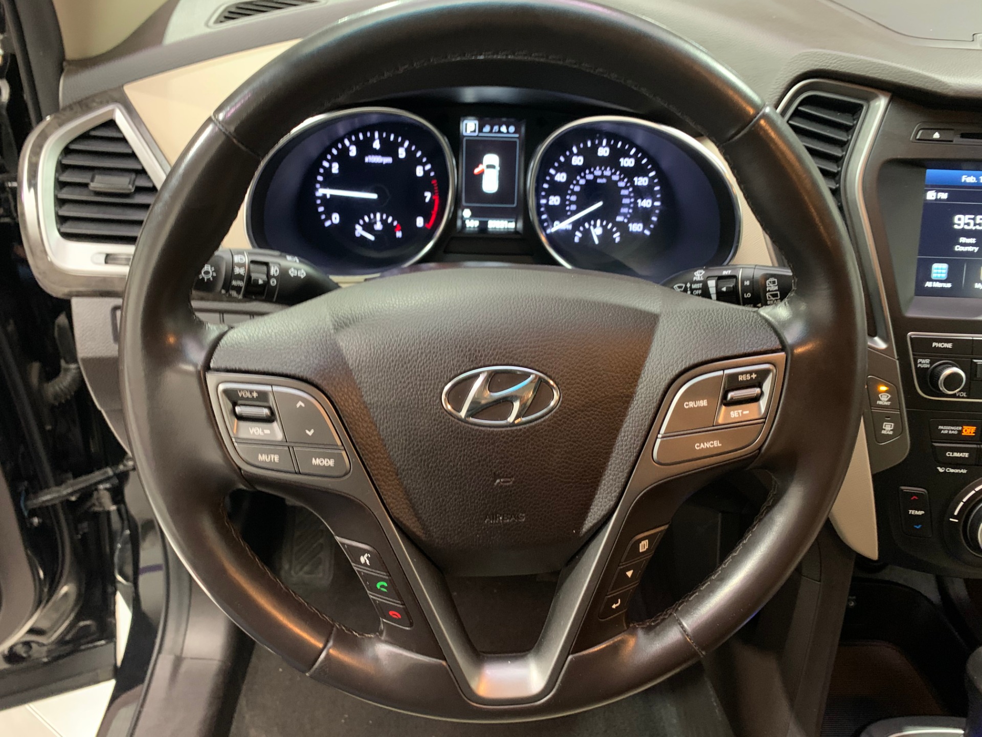 Used-2017-Hyundai-Santa-Fe-Sport-24L-FWD