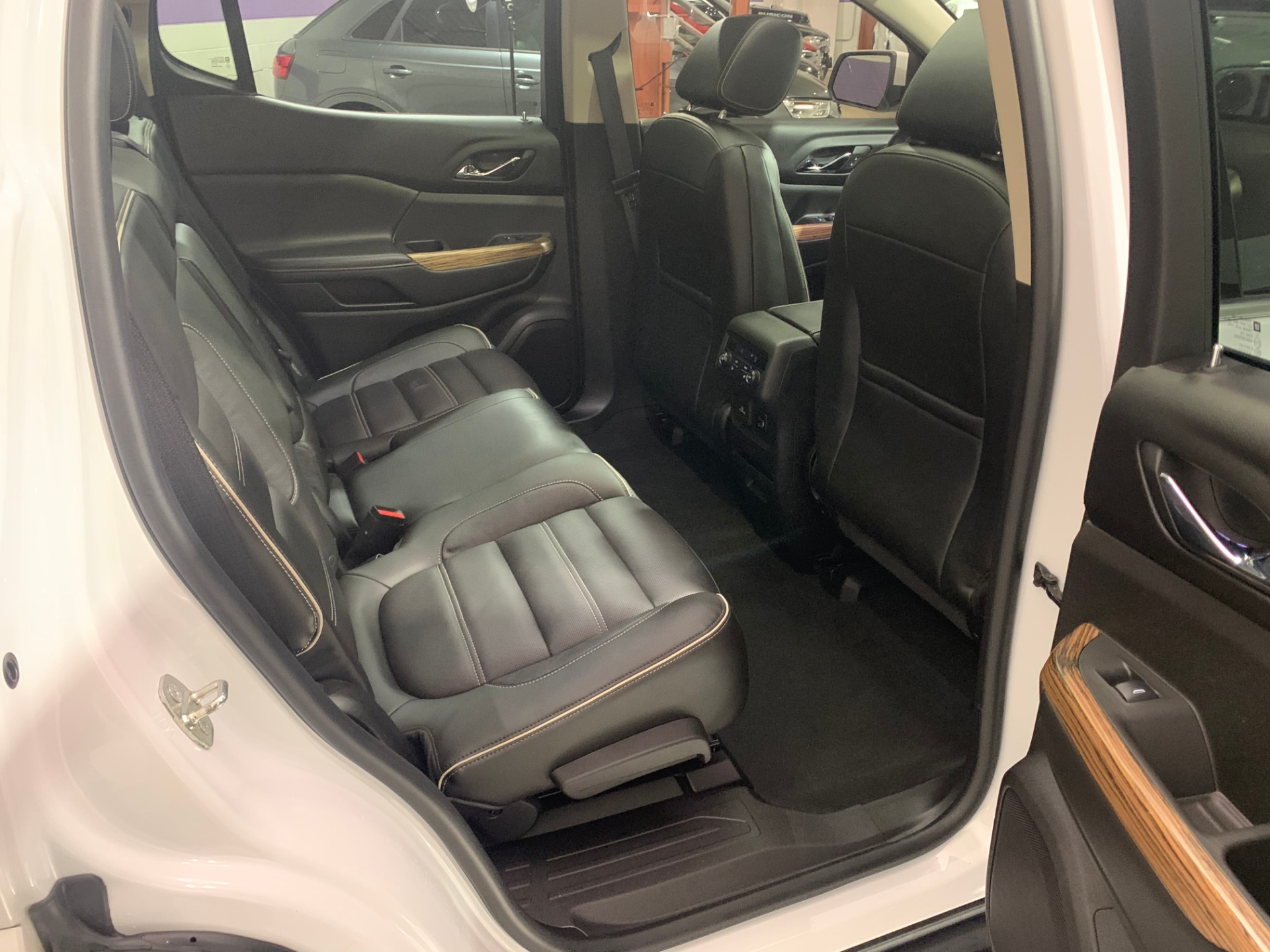 Used-2017-GMC-Acadia-Denali-4X4