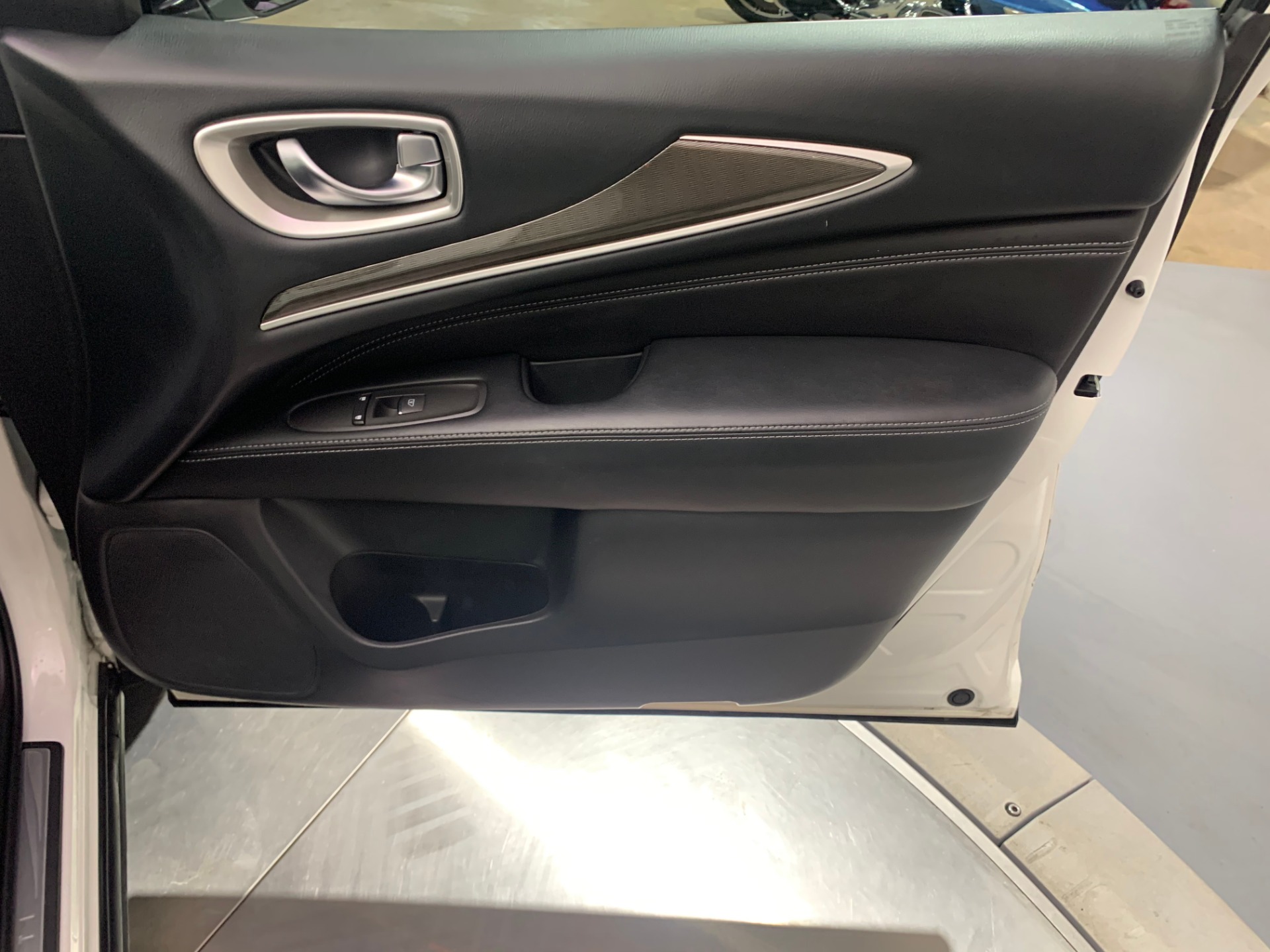 Used-2017-INFINITI-QX60-AWD