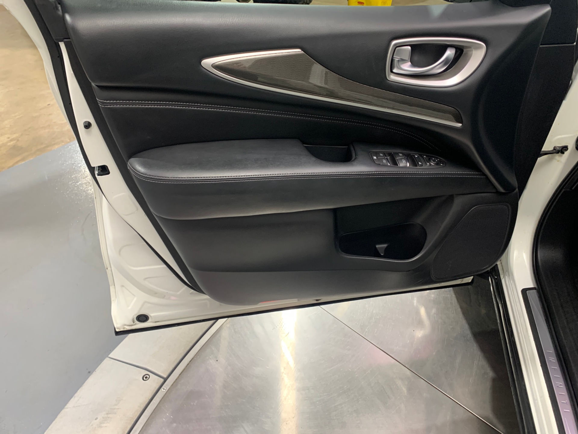 Used-2017-INFINITI-QX60-AWD