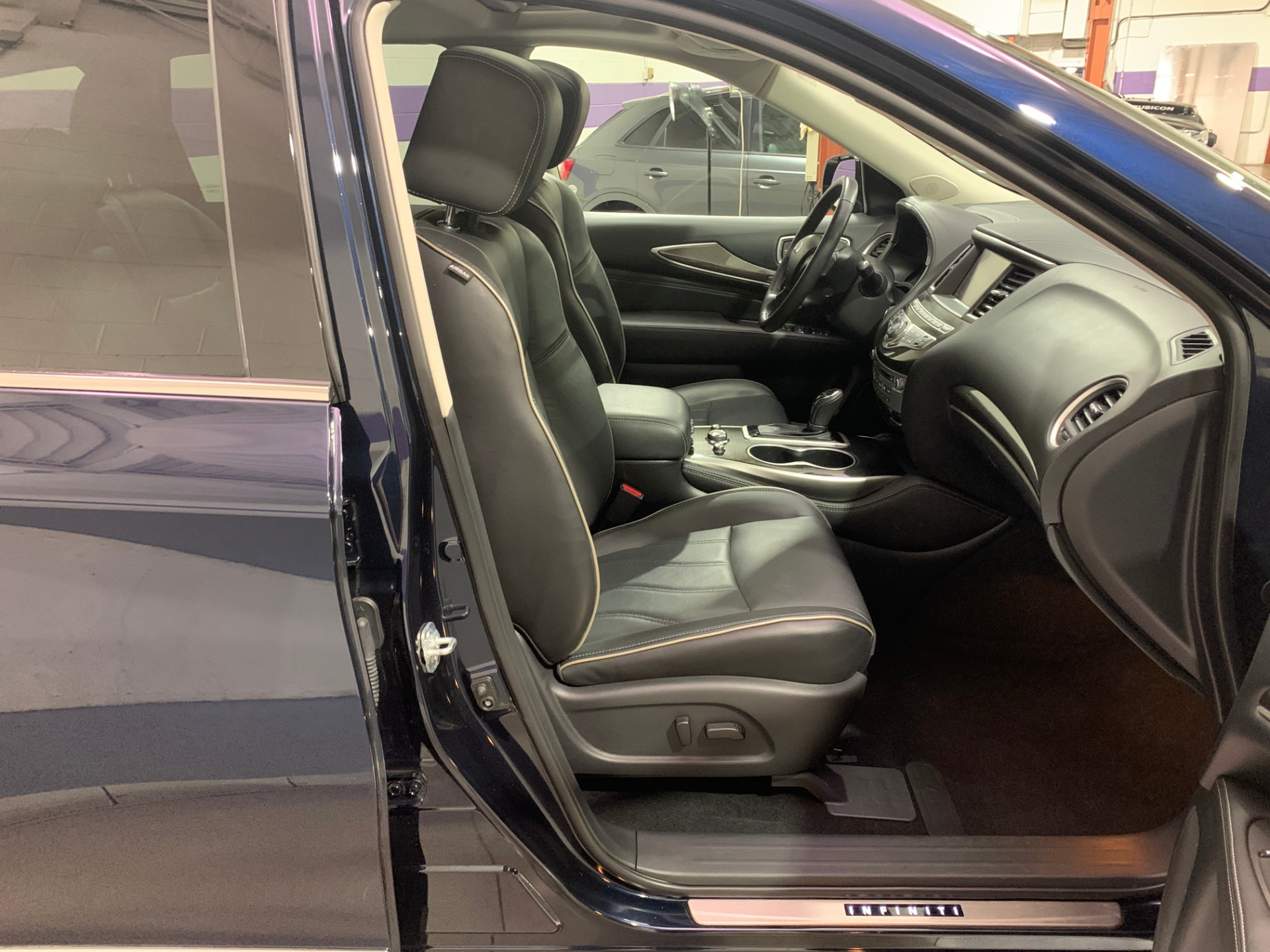 Used-2018-INFINITI-QX60-AWD