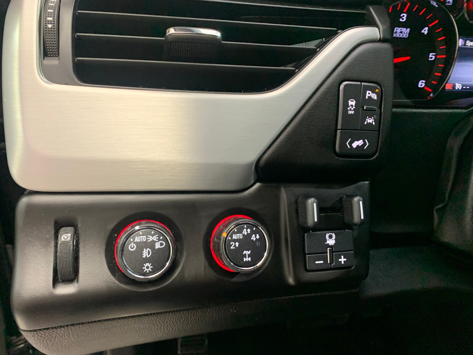 Used-2016-GMC-Yukon-SLT-4X4