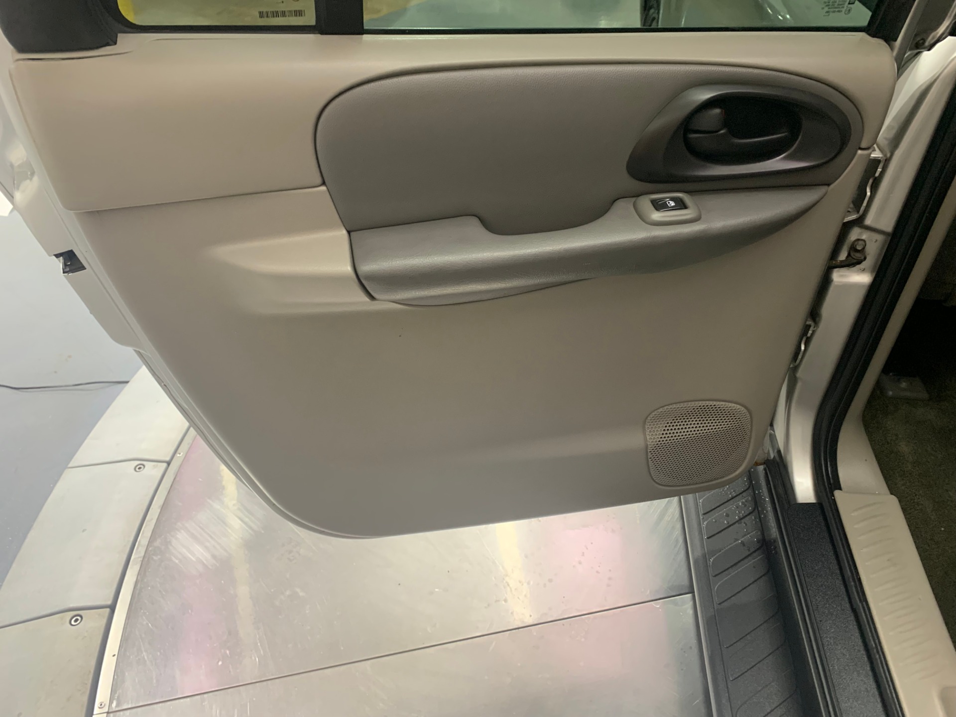 Used-2004-Chevrolet-TrailBlazer-EXT-LS-4WD-LS