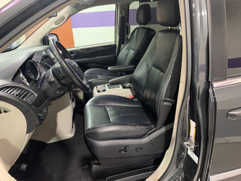 Used-2011-Chrysler-Town-and-Country-Touring-L