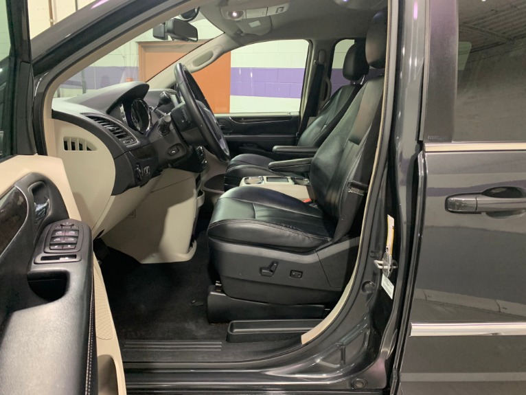 Used-2011-Chrysler-Town-and-Country-Touring-L