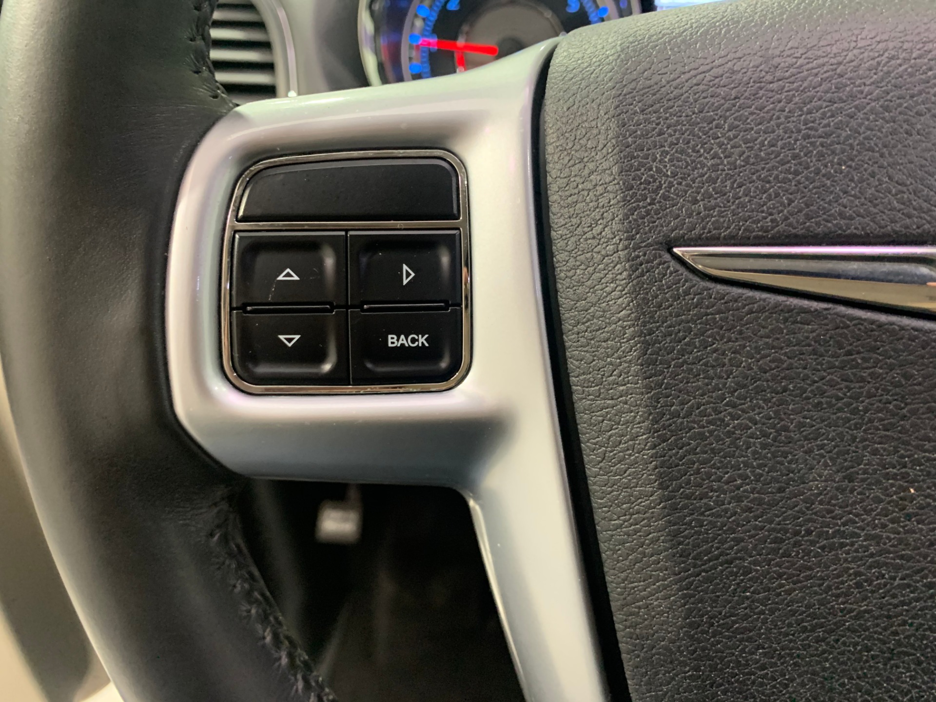 Used-2011-Chrysler-Town-and-Country-Touring-L