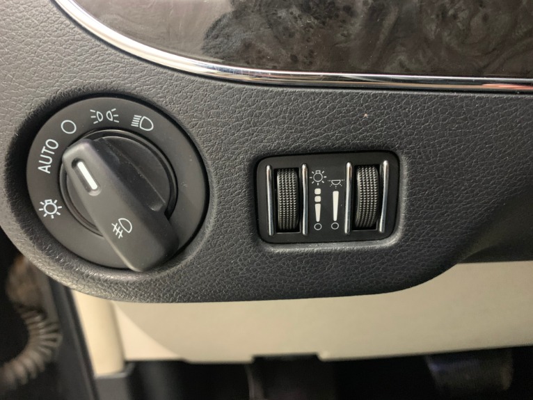 Used-2011-Chrysler-Town-and-Country-Touring-L