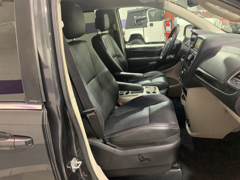 Used-2011-Chrysler-Town-and-Country-Touring-L