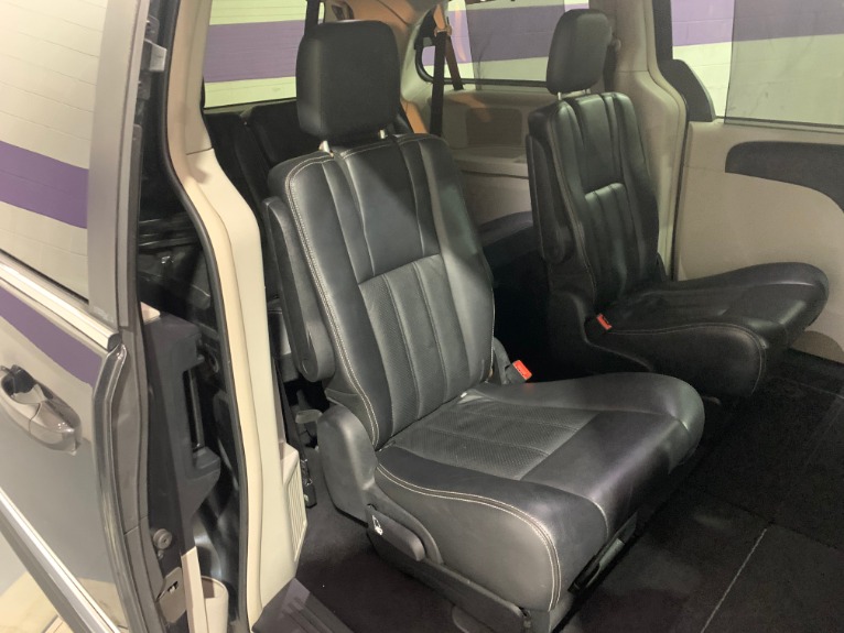 Used-2011-Chrysler-Town-and-Country-Touring-L