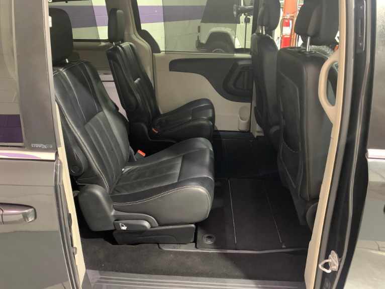 Used-2011-Chrysler-Town-and-Country-Touring-L