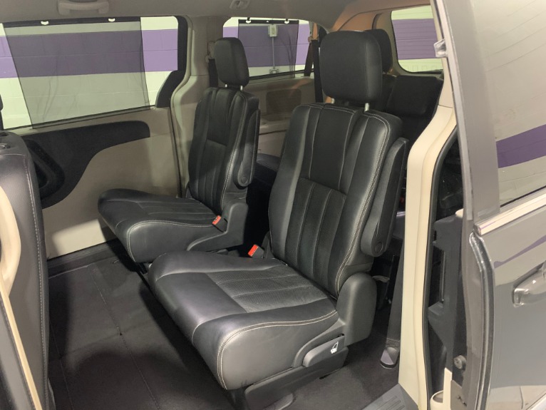 Used-2011-Chrysler-Town-and-Country-Touring-L
