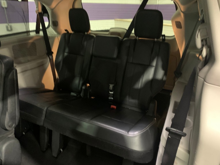Used-2011-Chrysler-Town-and-Country-Touring-L