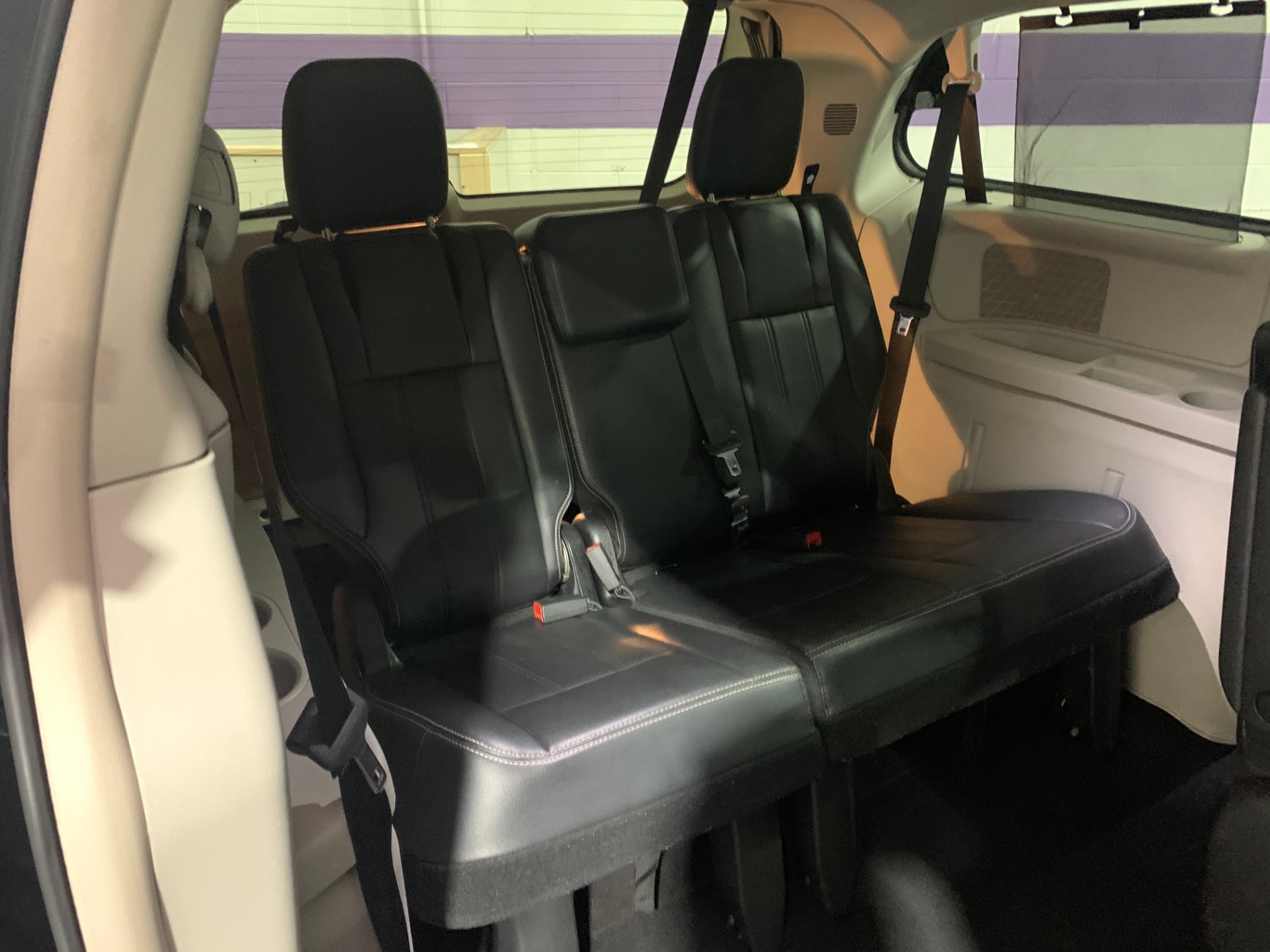 Used-2011-Chrysler-Town-and-Country-Touring-L