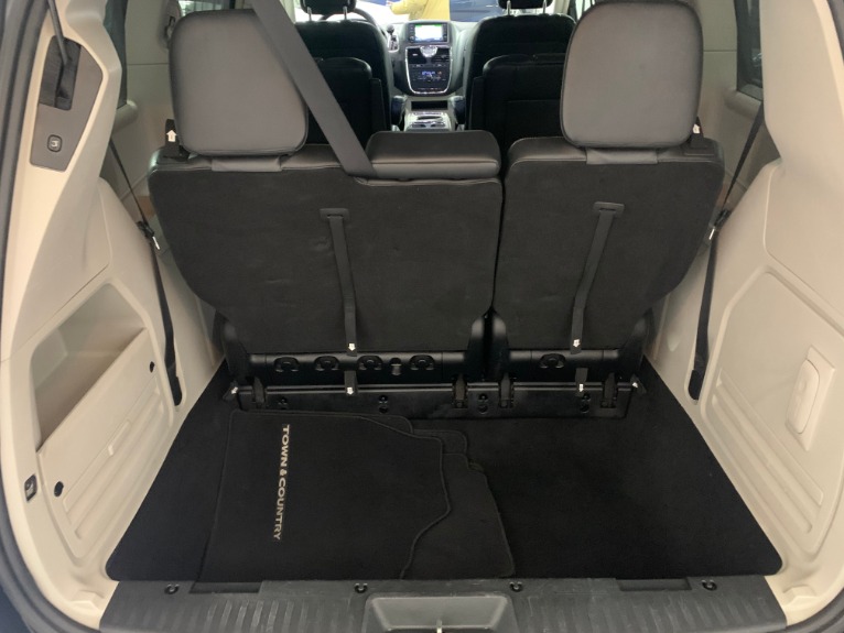 Used-2011-Chrysler-Town-and-Country-Touring-L