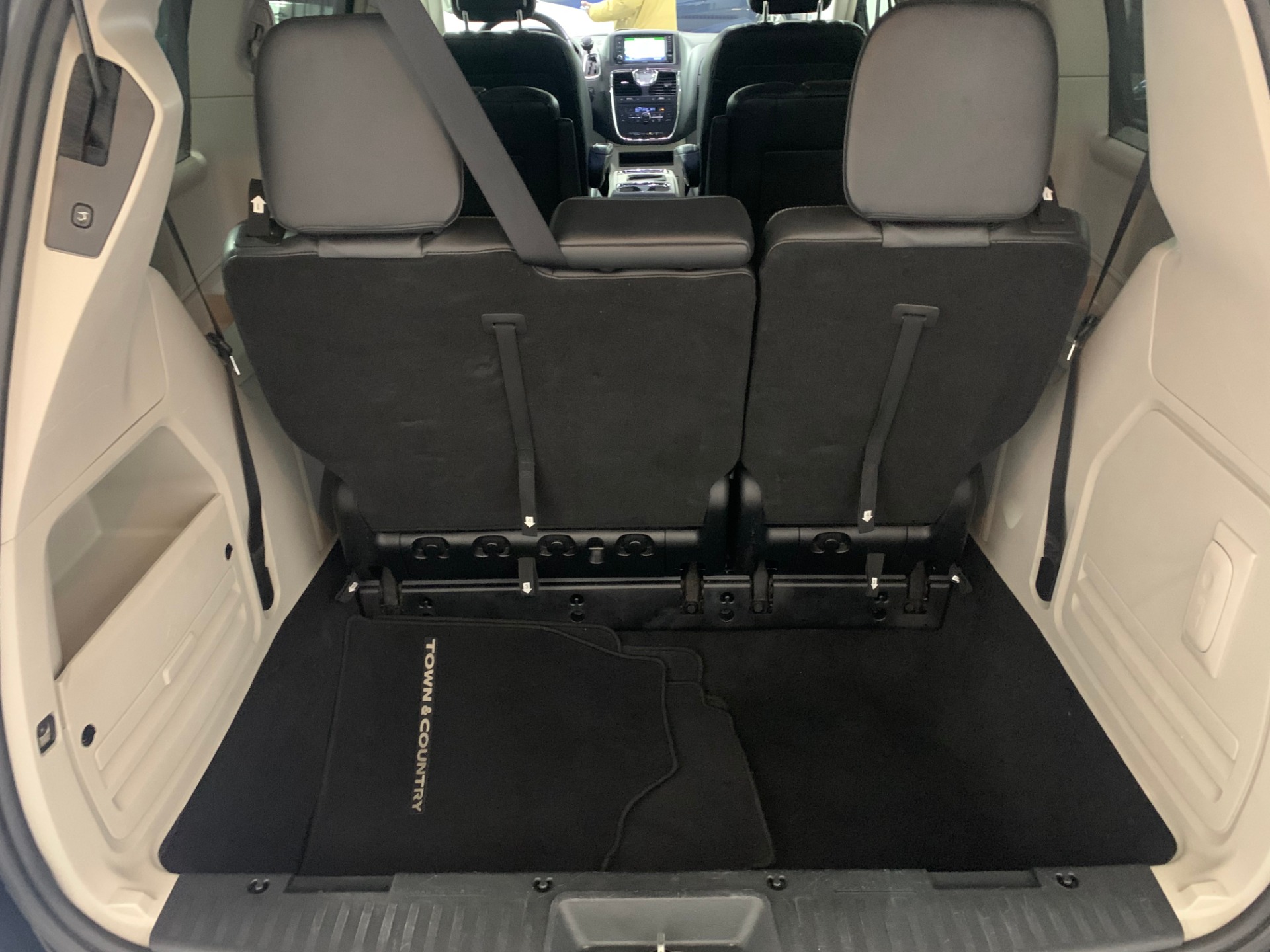 Used-2011-Chrysler-Town-and-Country-Touring-L