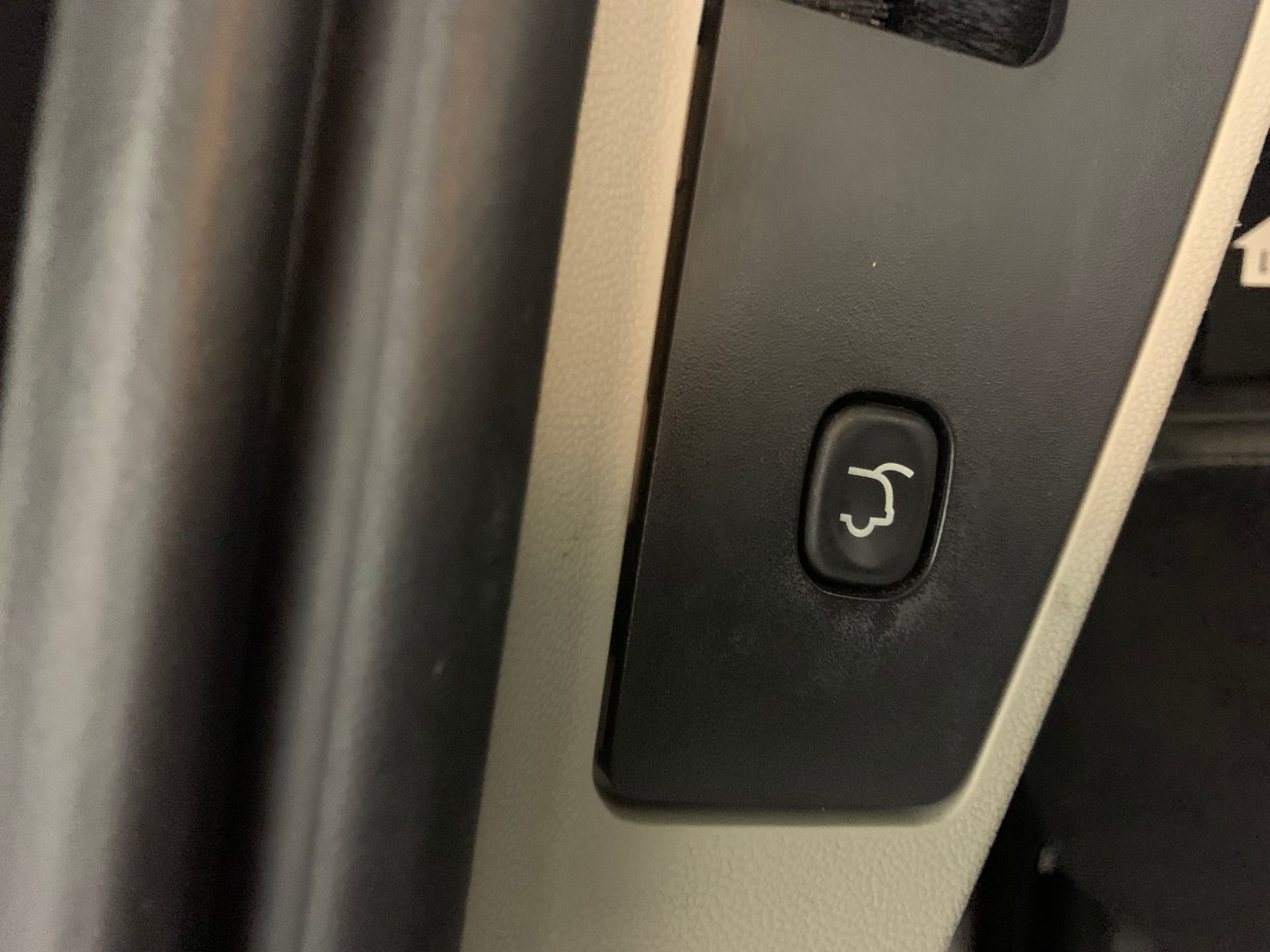 Used-2011-Chrysler-Town-and-Country-Touring-L