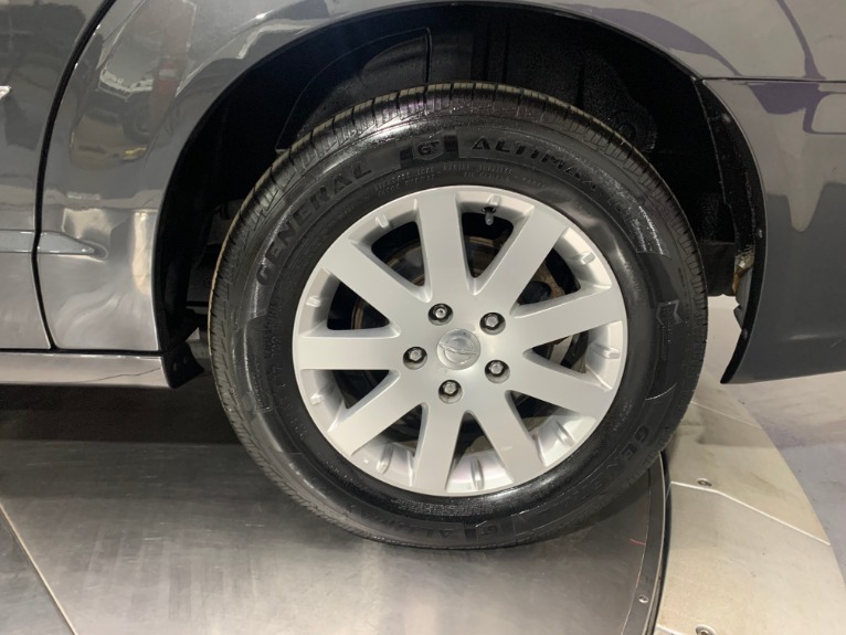 Used-2011-Chrysler-Town-and-Country-Touring-L