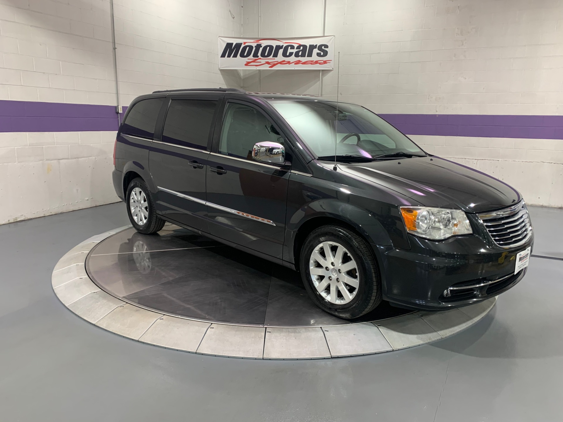 Used-2011-Chrysler-Town-and-Country-Touring-L