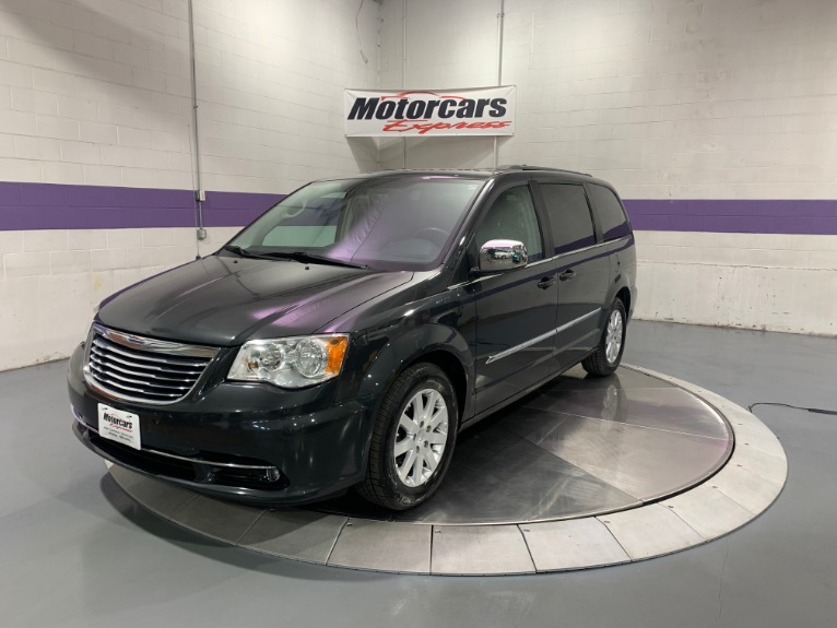 Used-2011-Chrysler-Town-and-Country-Touring-L