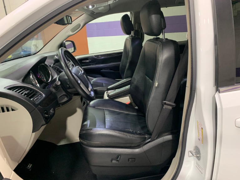Used-2014-Chrysler-Town-and-Country-Touring-FWD
