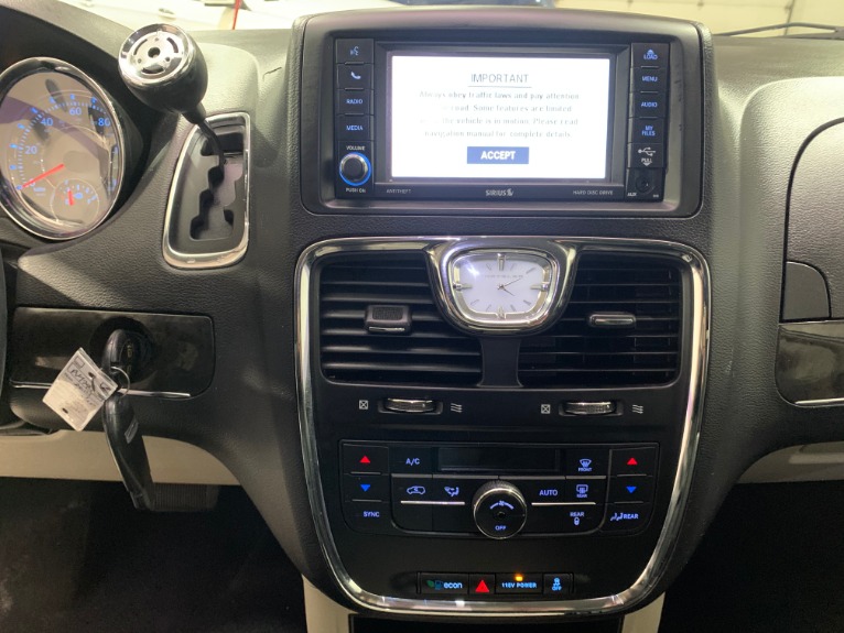 Used-2014-Chrysler-Town-and-Country-Touring-FWD