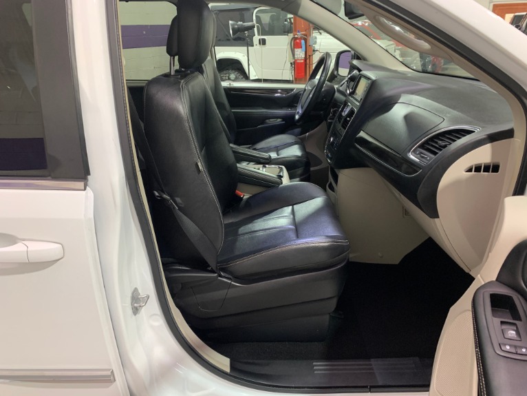 Used-2014-Chrysler-Town-and-Country-Touring-FWD