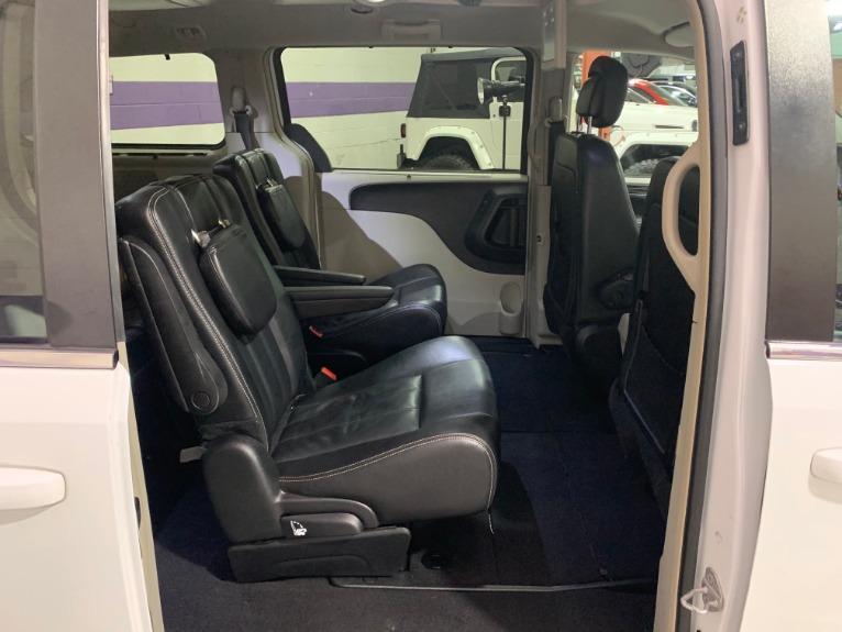 Used-2014-Chrysler-Town-and-Country-Touring-FWD