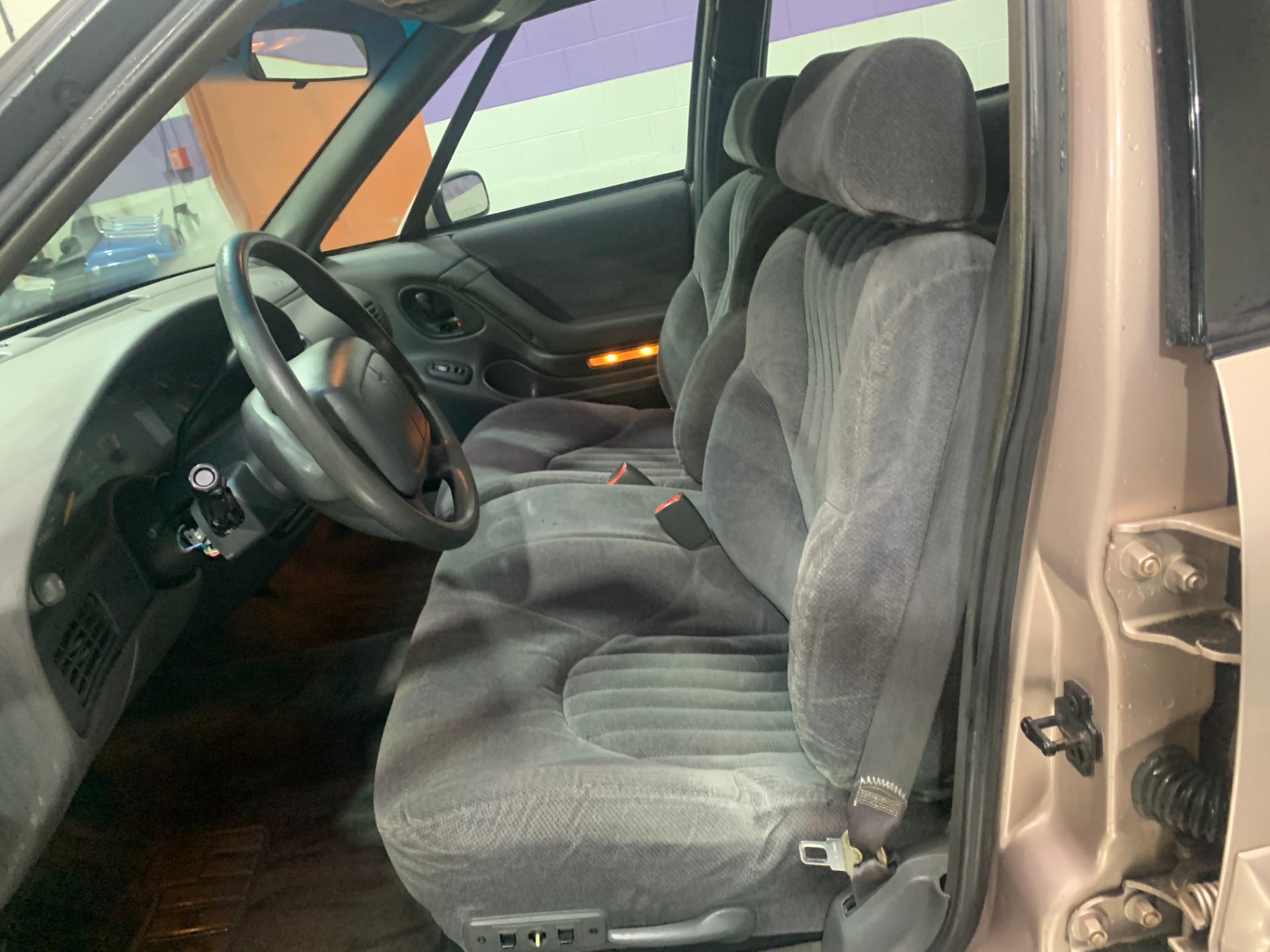 Used-1999-Pontiac-Bonneville-SE