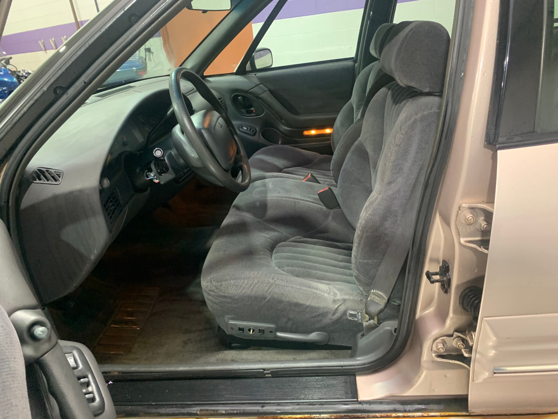 Used-1999-Pontiac-Bonneville-SE