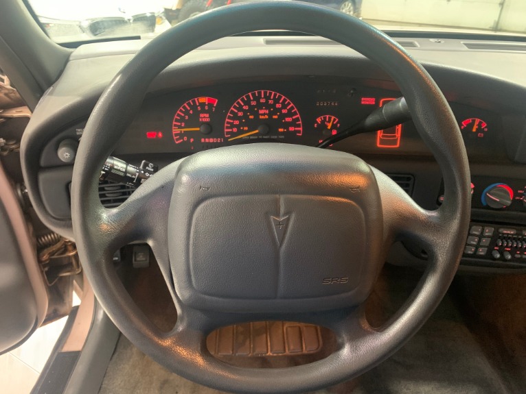 Used-1999-Pontiac-Bonneville-SE
