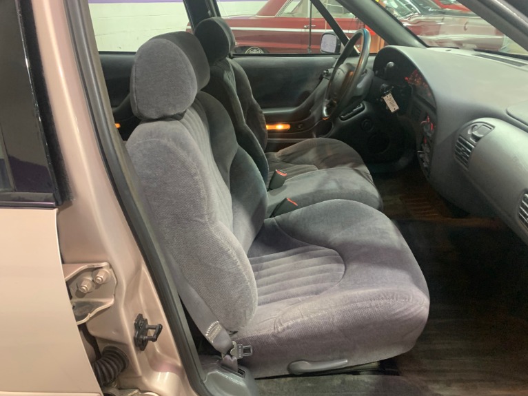 Used-1999-Pontiac-Bonneville-SE