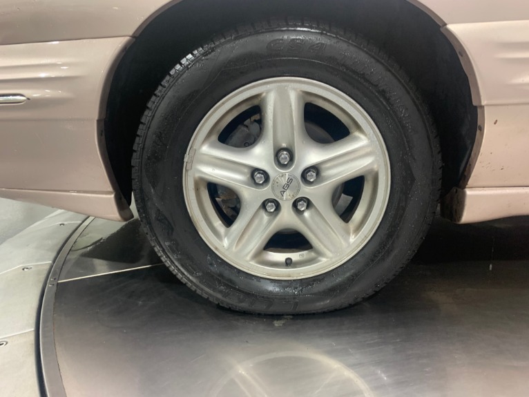 Used-1999-Pontiac-Bonneville-SE